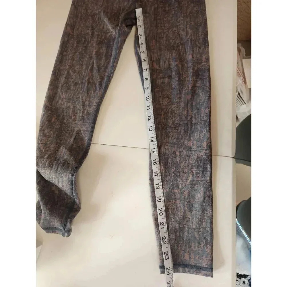 Varley Tights Gray/Tan pattern Size Medium. - Picture 8 of 8